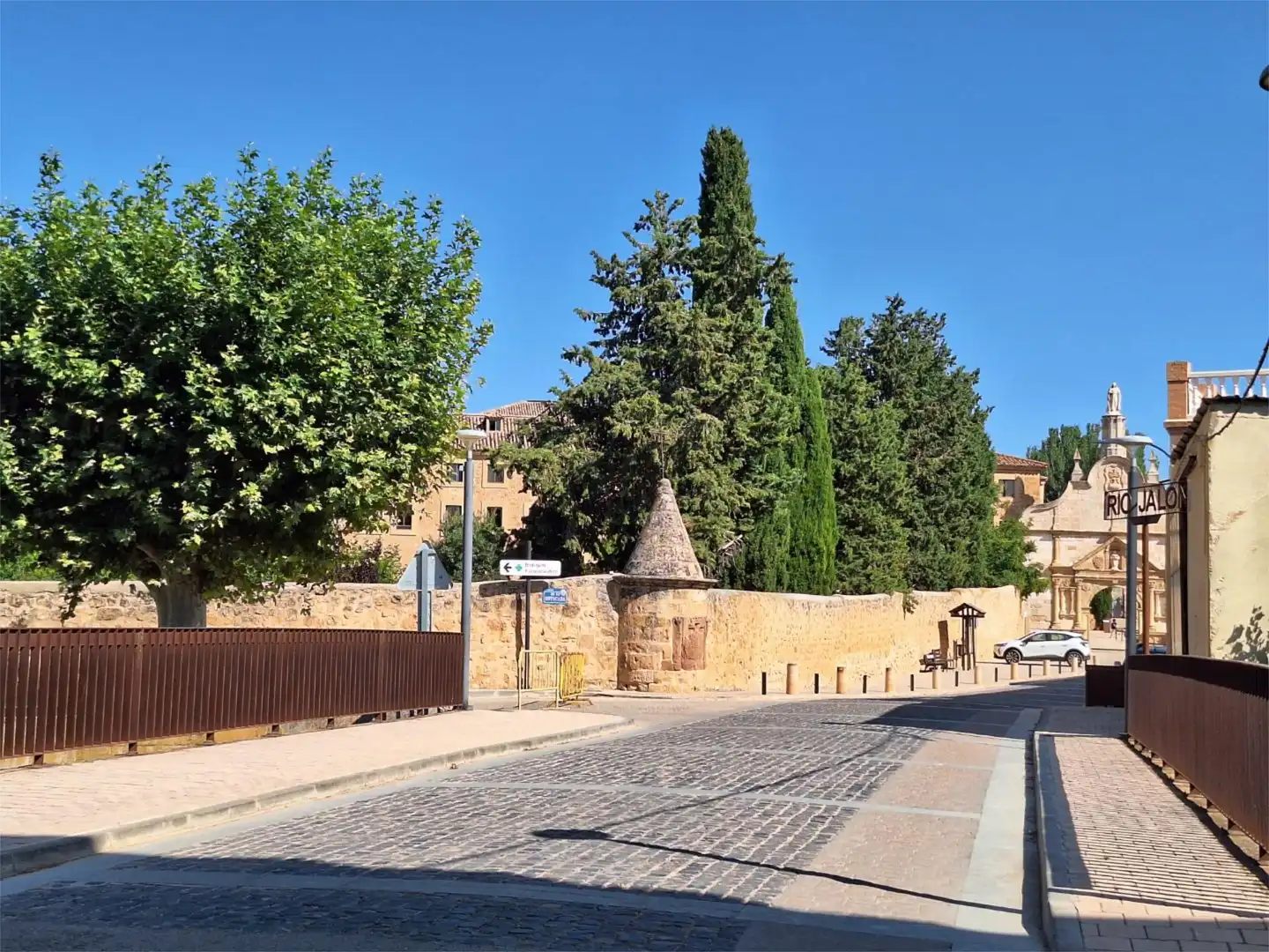 Vista exterior de Casa adosada en venta en Santa María de Huerta
