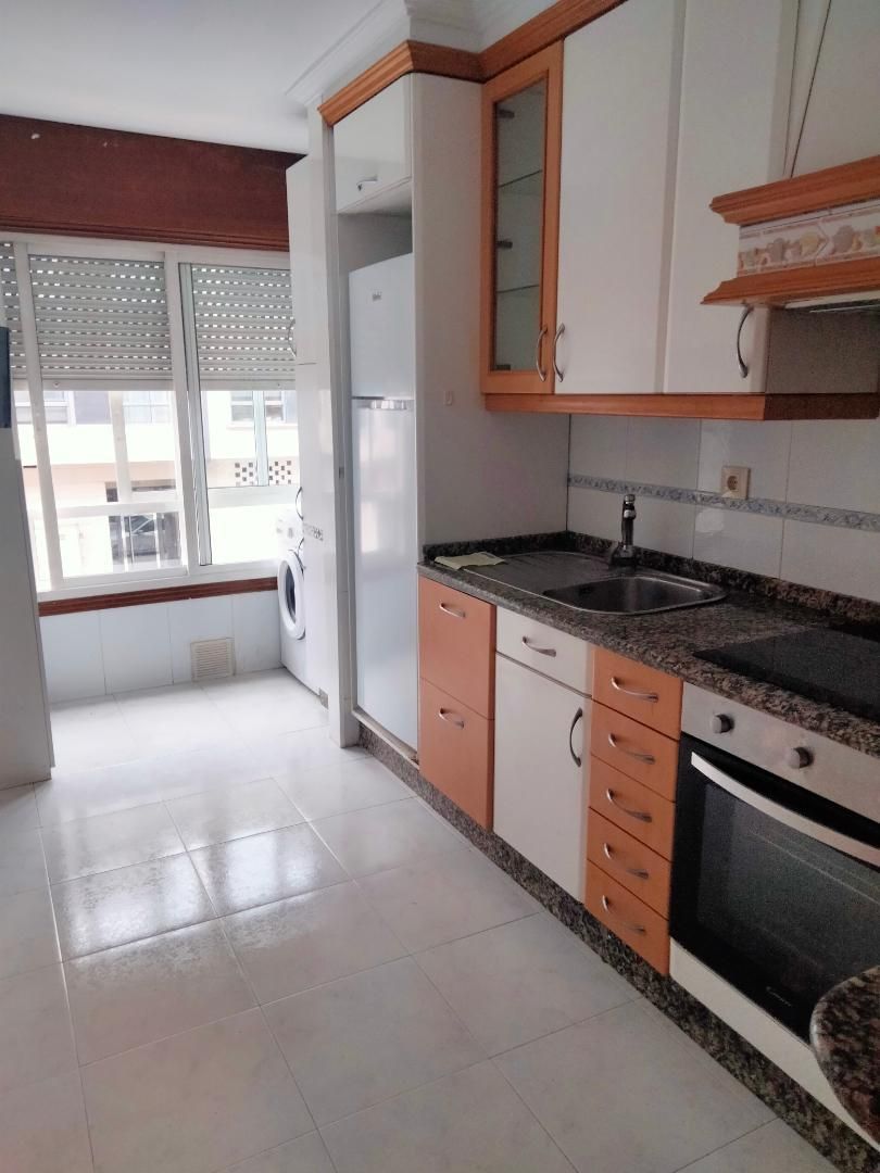 Kitchen of Flat to rent in Pontevedra Capital   with Heating, Parquet flooring and Storage room