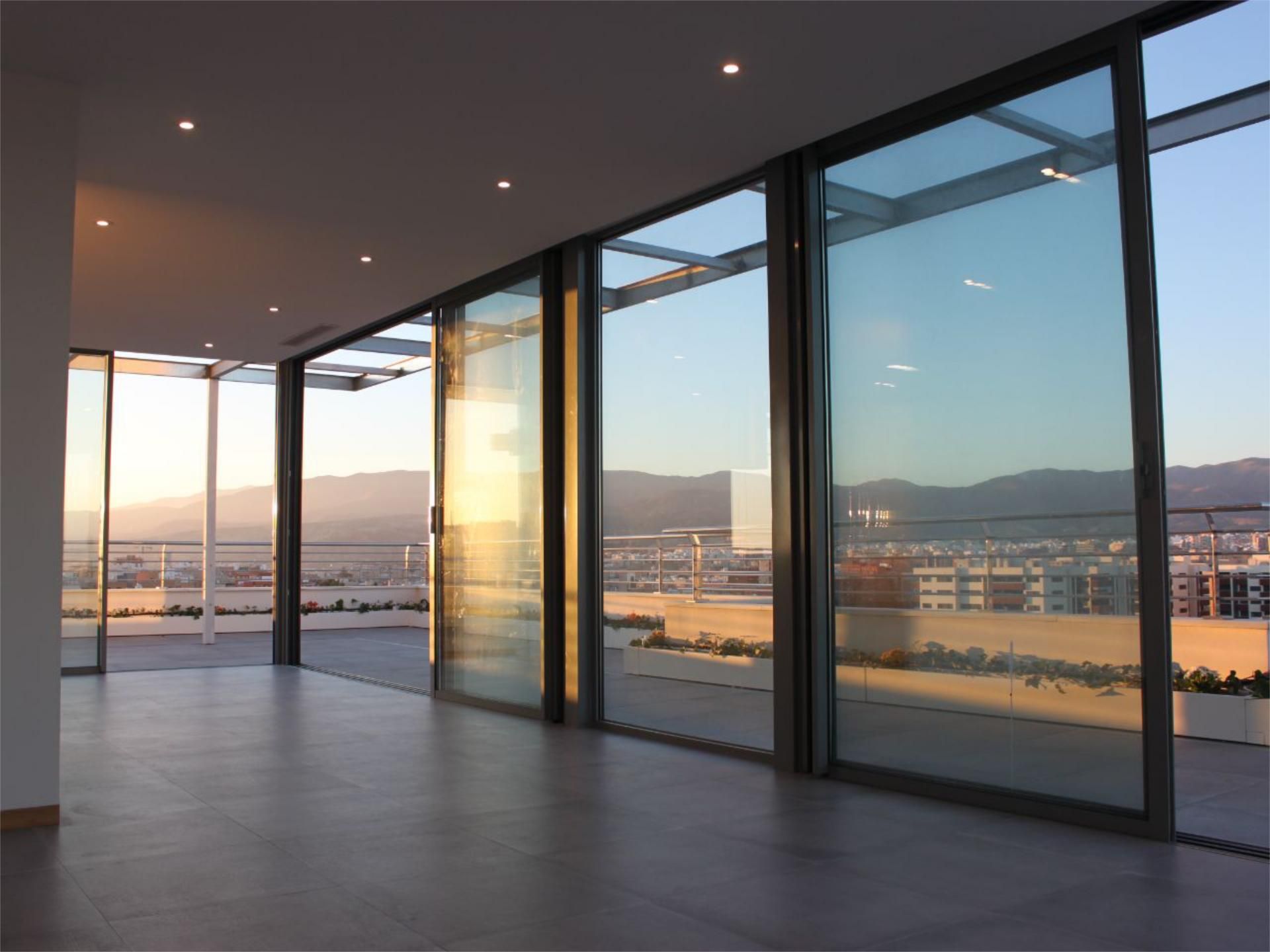 Terraza de Ático de alquiler en  Almería Capital con Aire acondicionado, Calefacción y Jardín privado