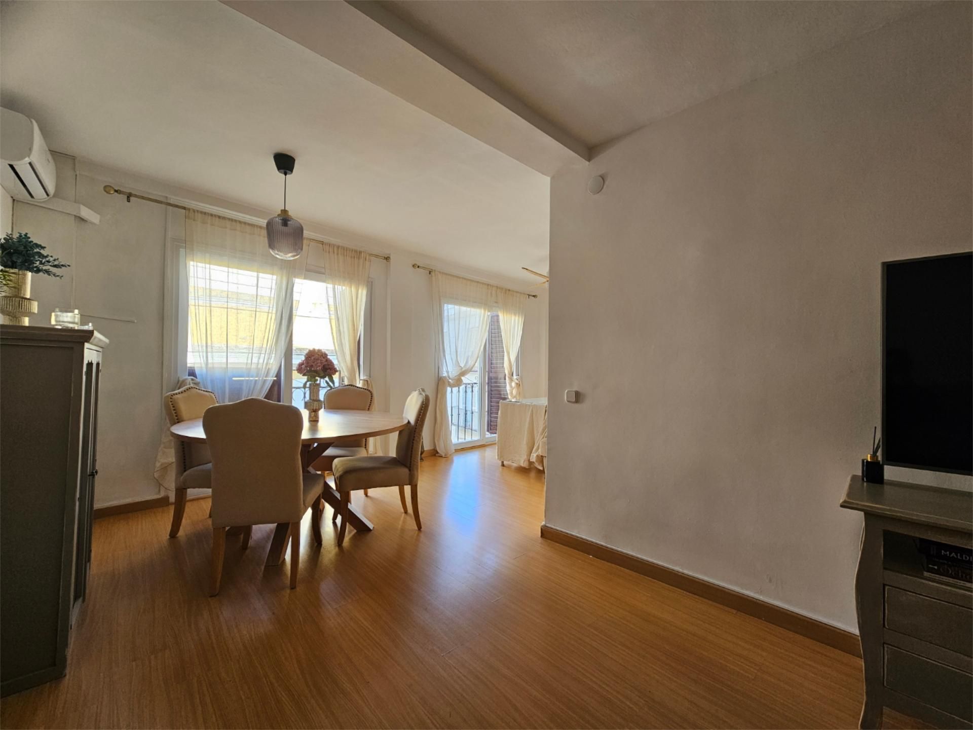 Dining room of Flat for sale in  Sevilla Capital  with Air Conditioner and Balcony