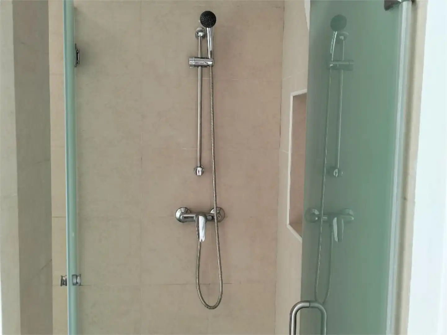 Baño de Piso en venta en Málaga con Aire acondicionado, Calefacción y Jardín privado