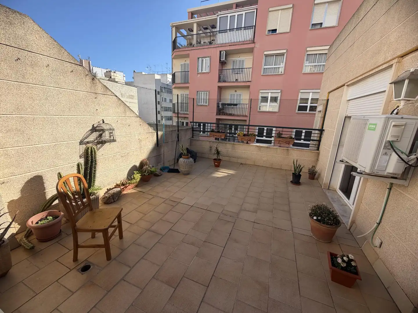 Dachboden zum Verkauf in Cort Terrasse von Dachboden zum Verkauf in Palma de Mallorca mit Klimaanlage, Heizung und Terrasse