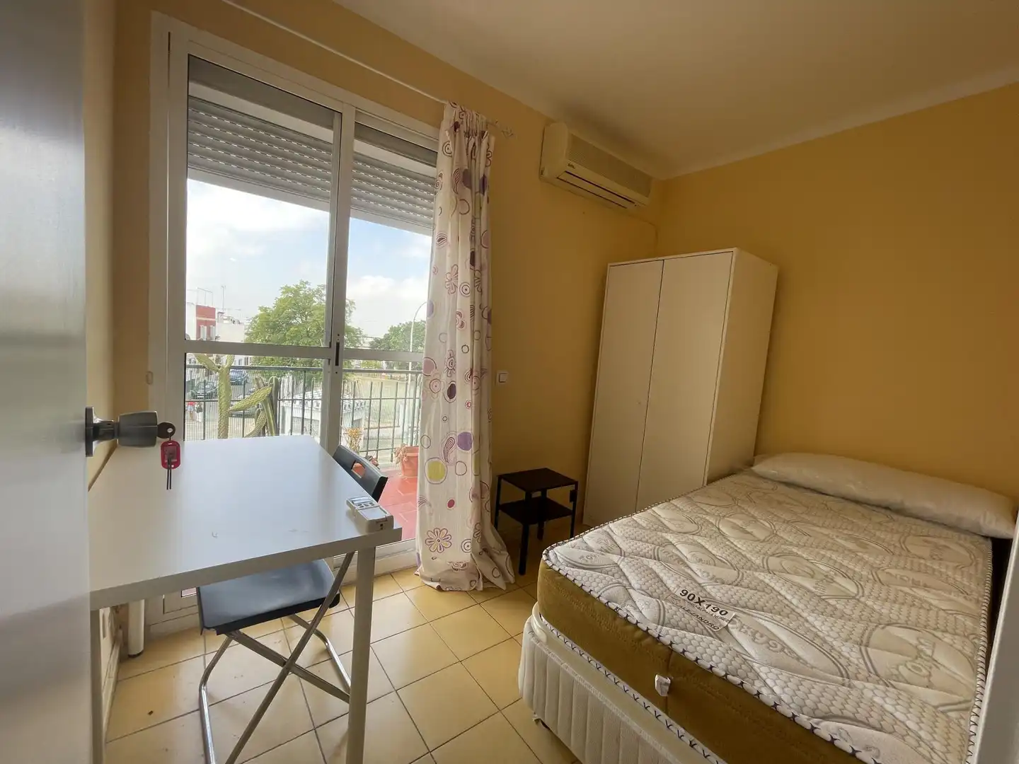 Schlafzimmer von Wohnung zur untervermieten in Sanlúcar la Mayor mit Klimaanlage, Möbliert und Balkon