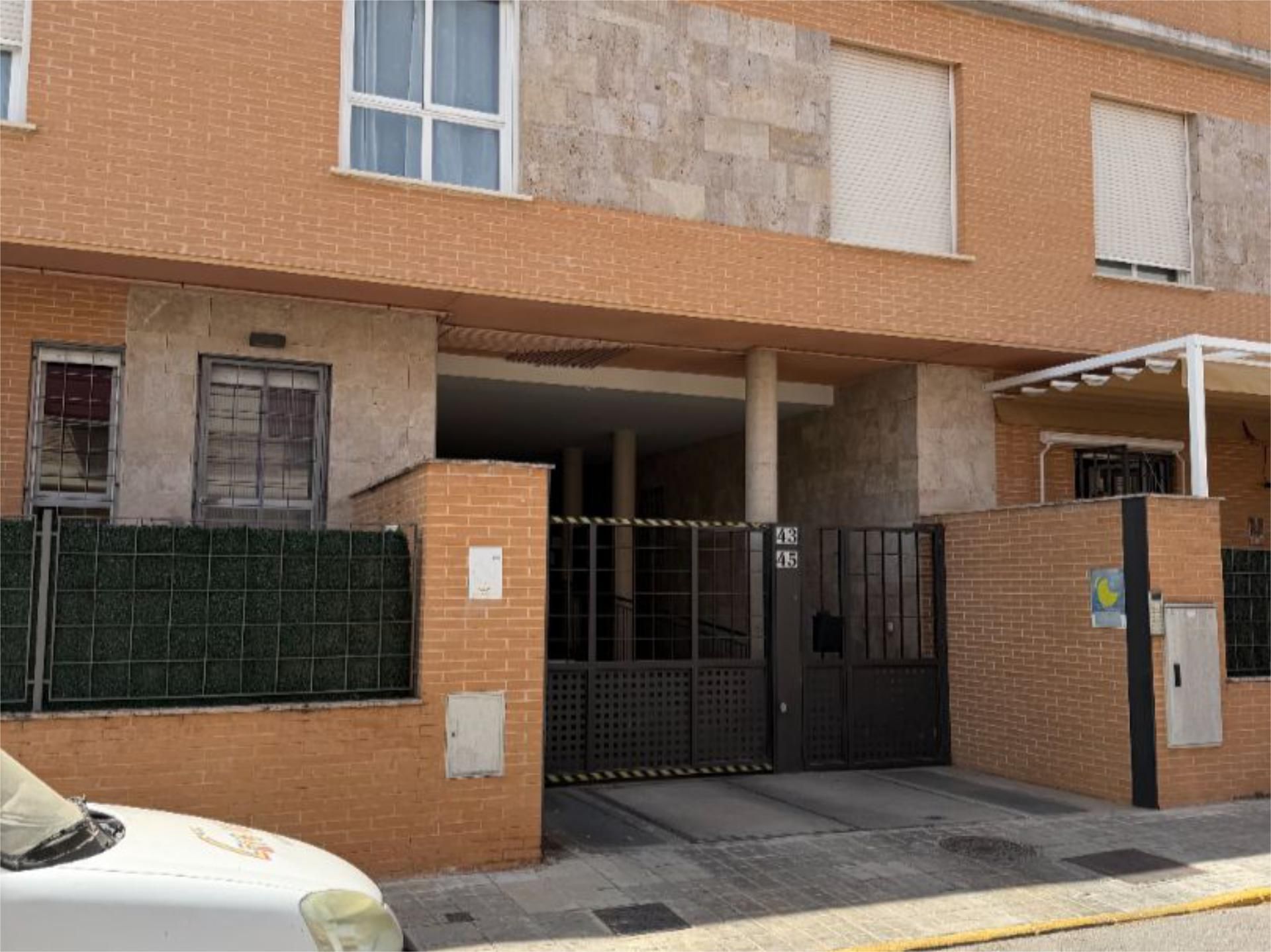 Vista exterior de Garatge en venda en Ciudad Real Capital