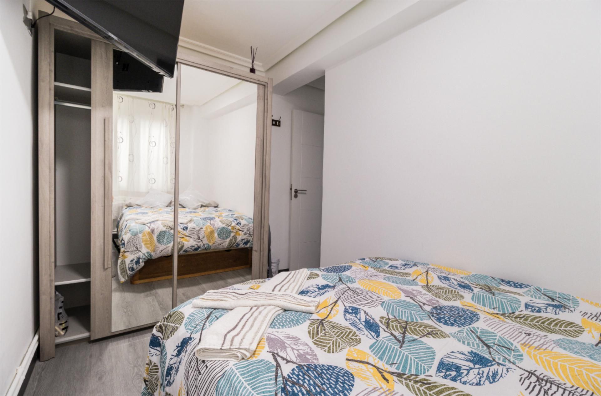 Dormitori de Apartament per a compartir en Santander amb Calefacció, Parquet i Moblat