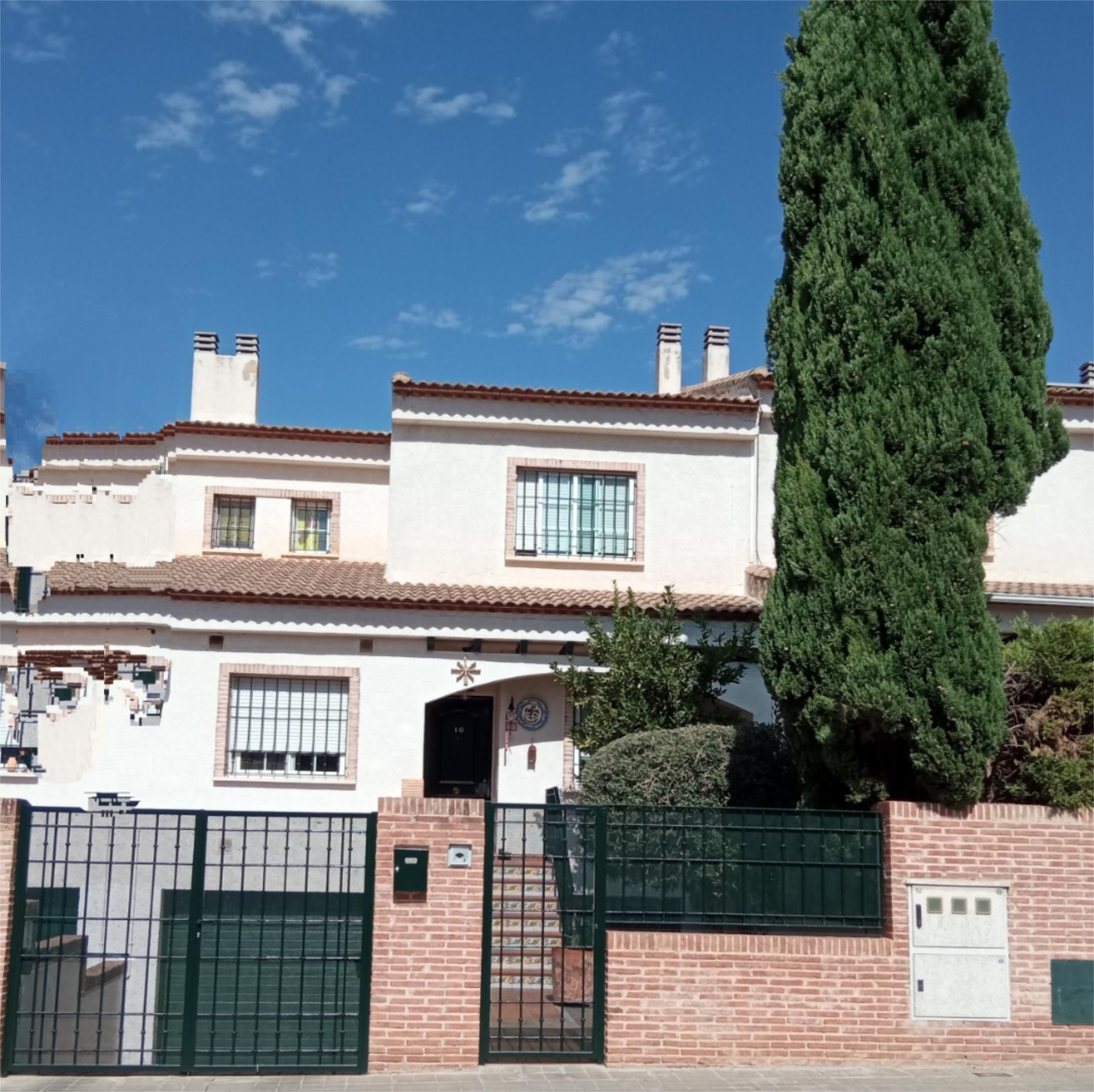 Vista exterior de Casa adosada en venda en Ciudad Real Capital amb Aire condicionat, Calefacció i Parquet