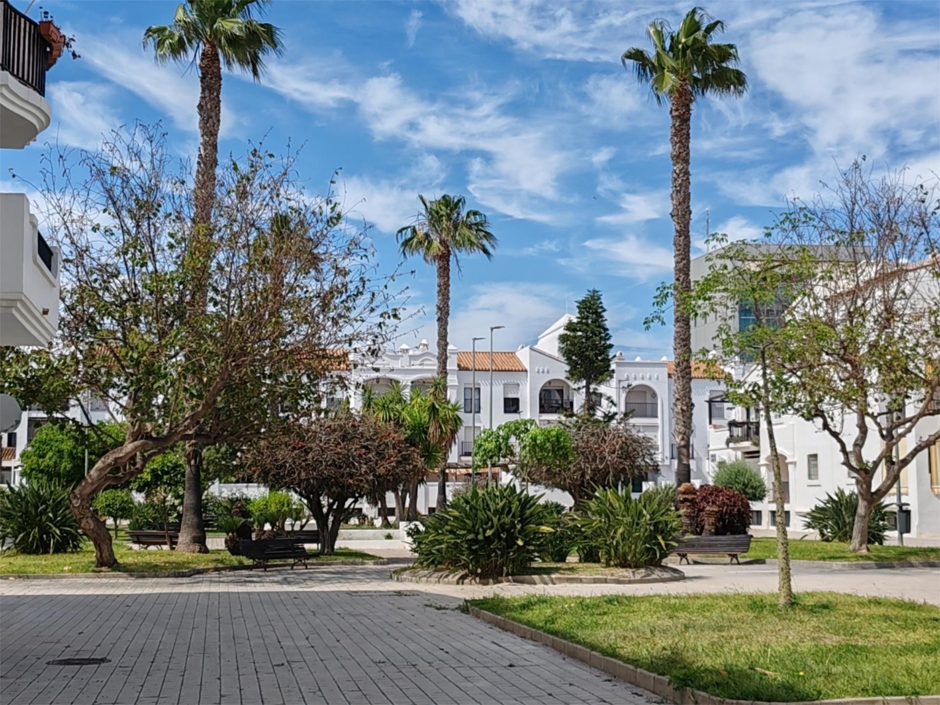 Vista exterior de Pis de lloguer en Motril amb Terrassa, Piscina i Moblat