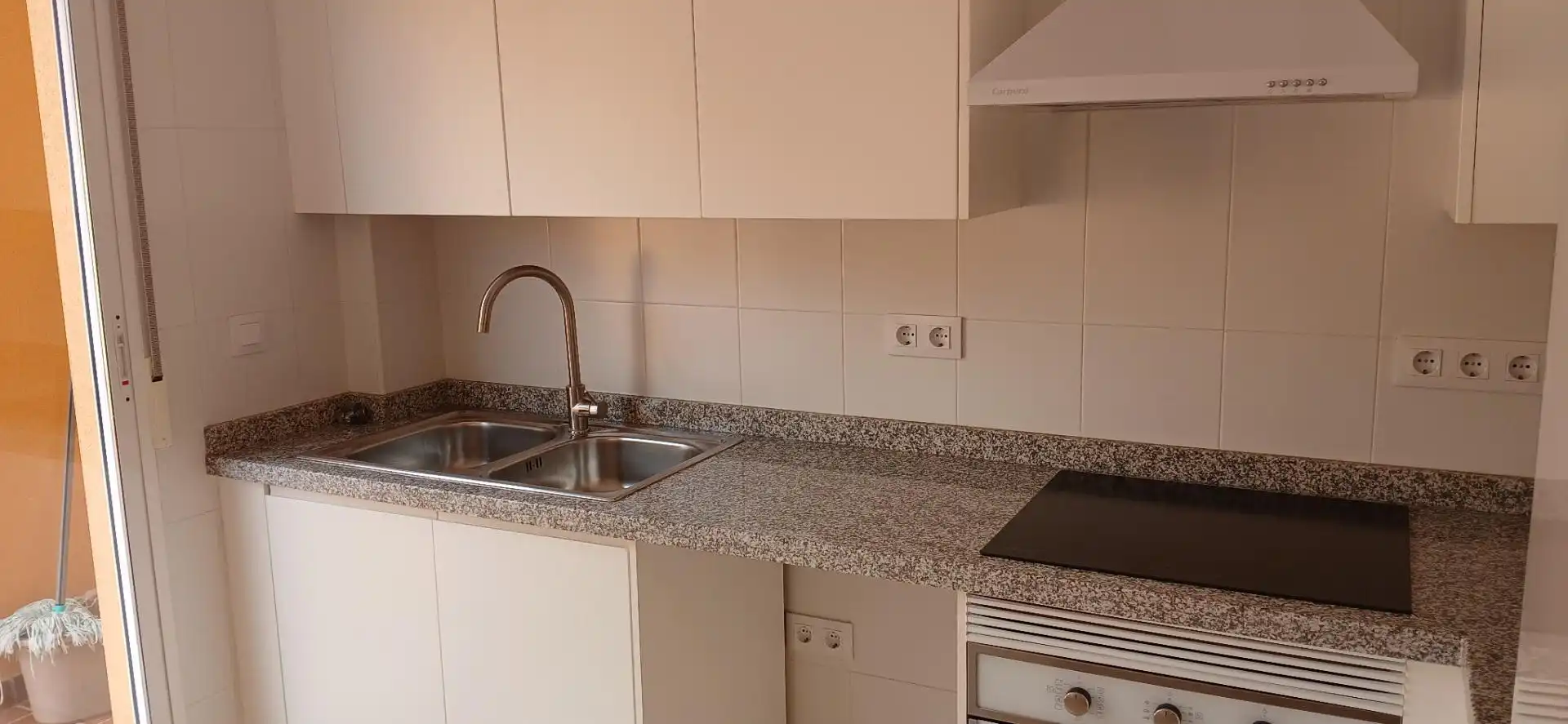 Casa adosada en venta en Calle Proyecto en, 6, Caudete de las Fuentes Cocina de Casa adosada en venta en Caudete de las Fuentes con Balcón