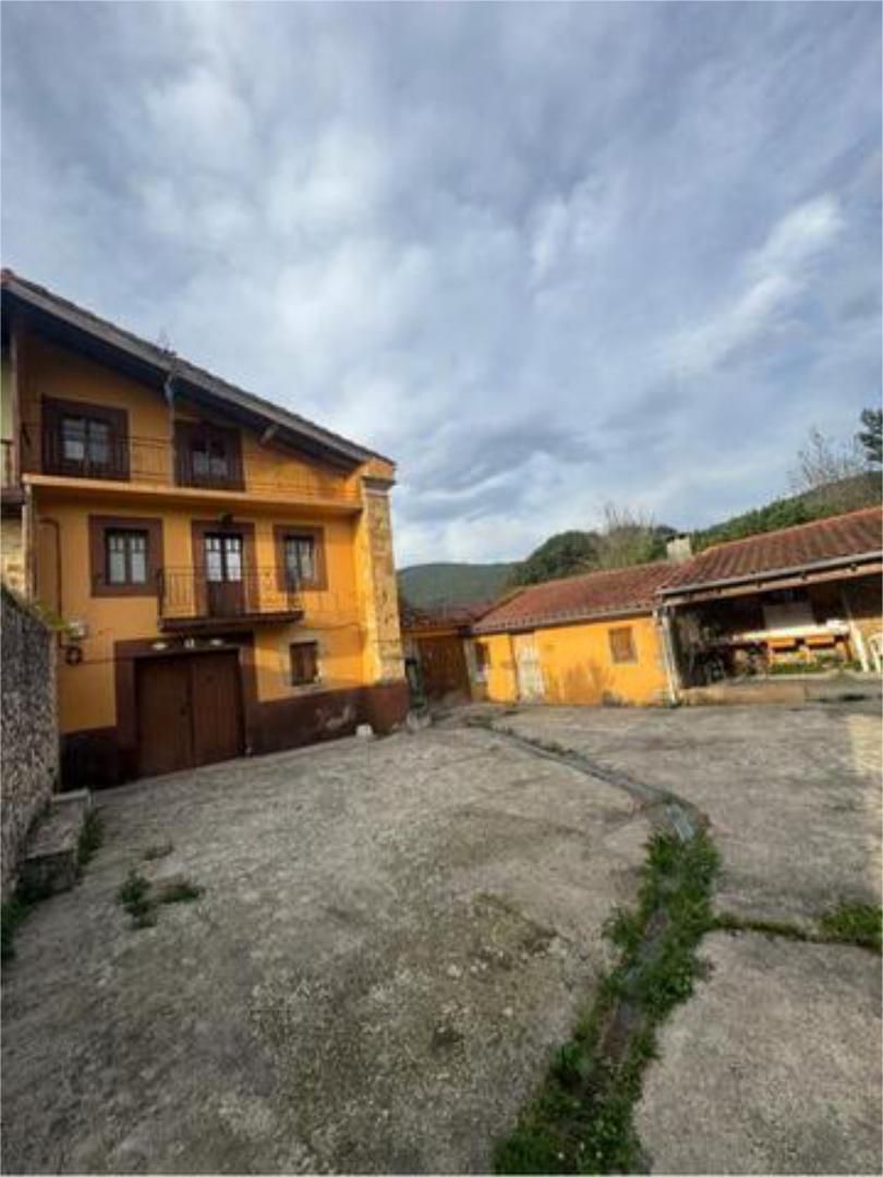 Exterior view of House or chalet for sale in Guriezo