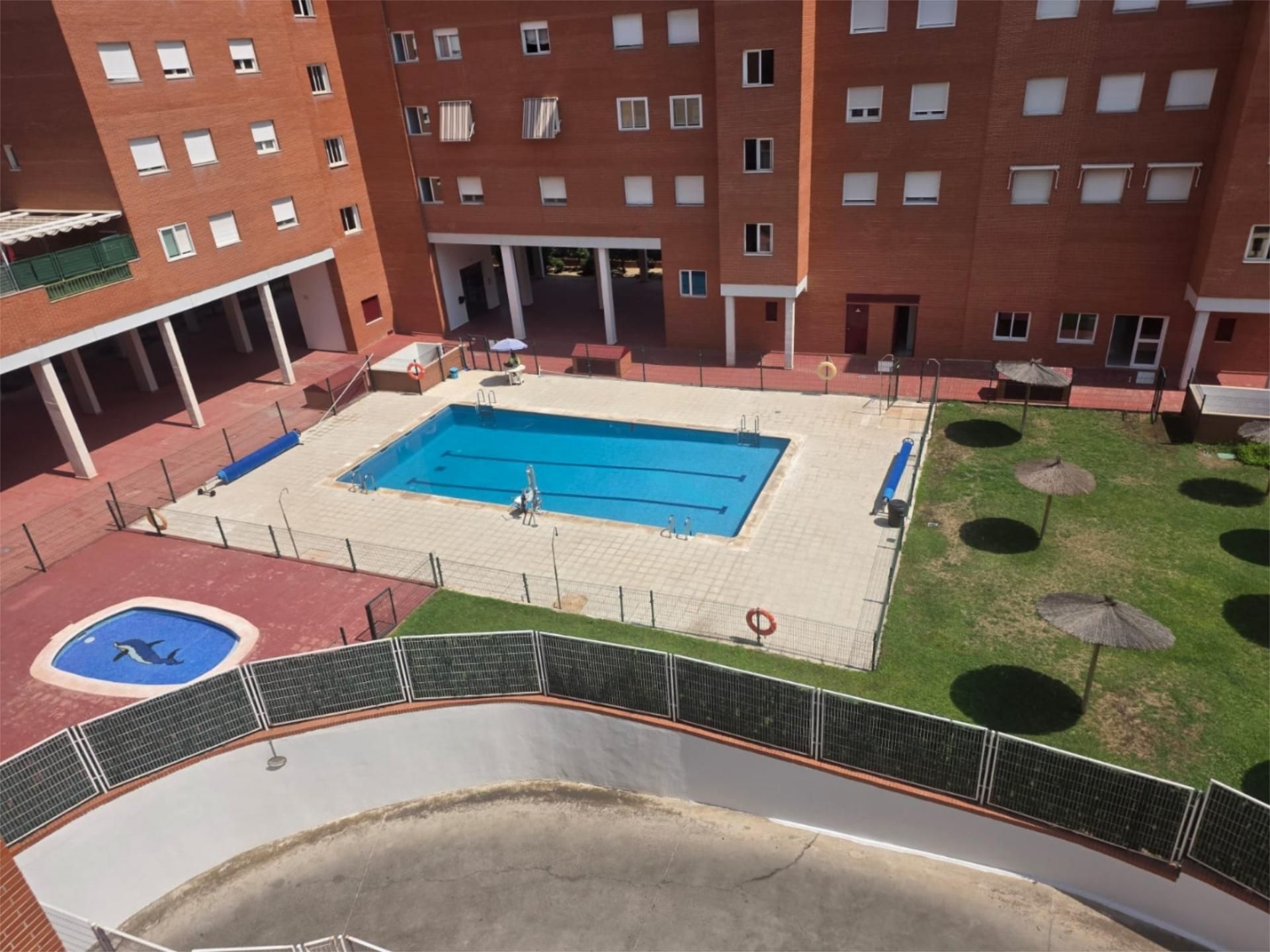 Swimming pool of Flat for sale in Fuenlabrada  with Air Conditioner, Heating and Private garden