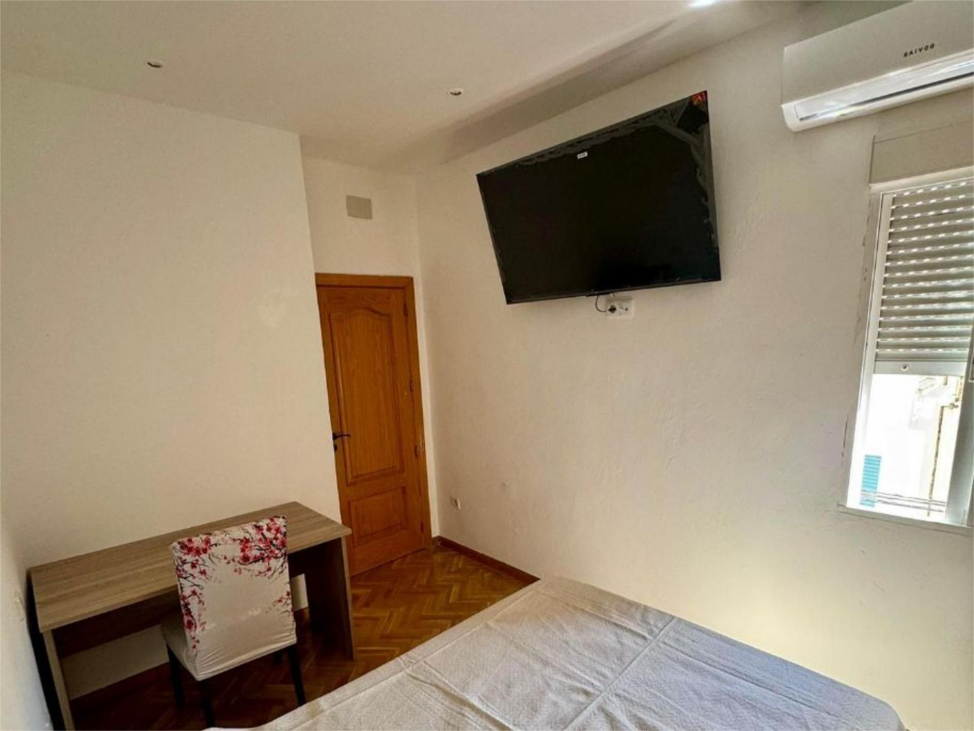 Bedroom of Flat to rent in  Madrid Capital  with Air Conditioner, Heating and Parquet flooring