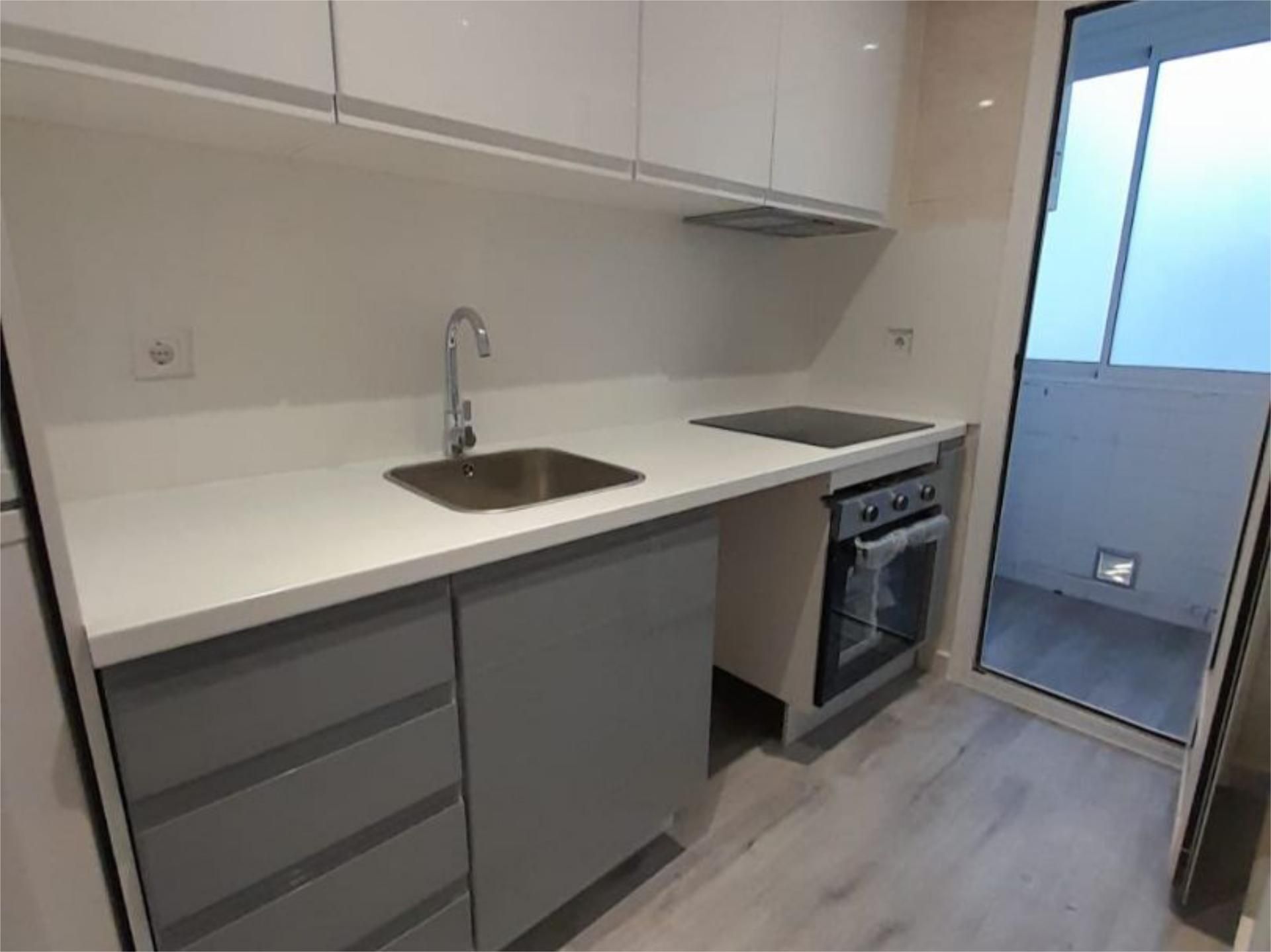 Kitchen of Flat for sale in L'Hospitalet de Llobregat  with Parquet flooring