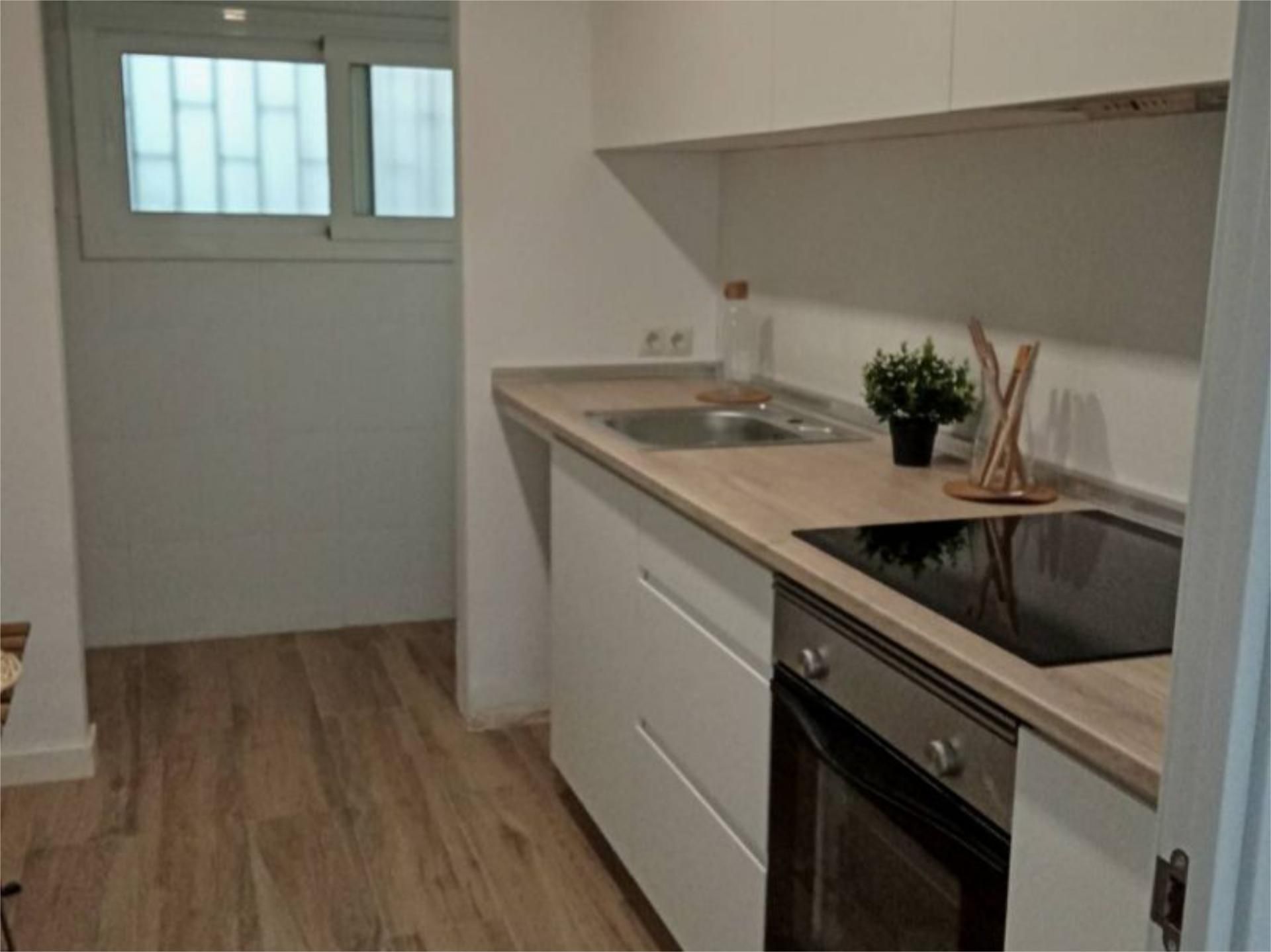 Kitchen of Flat for sale in L'Hospitalet de Llobregat  with Parquet flooring