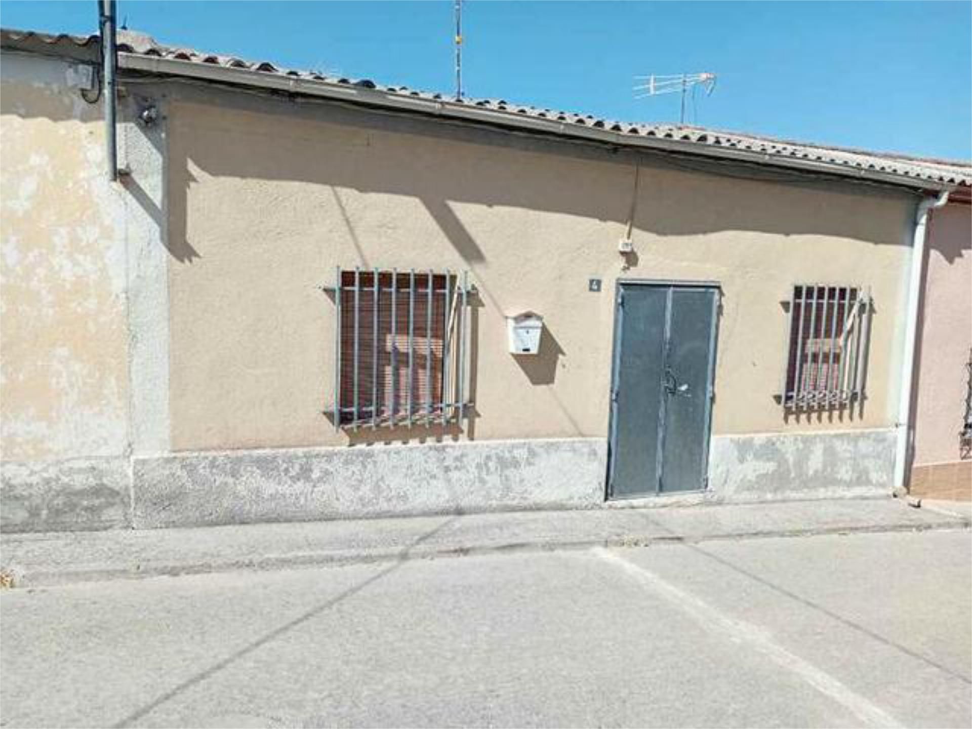 Vista exterior de Casa o xalet en venda en Poveda de las Cintas amb Terrassa