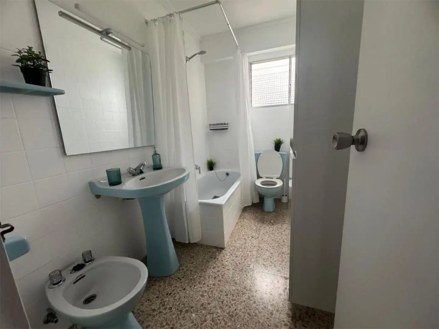 Room in Carrer Magistrat Català, 10, Centro Histórico Bathroom of Flat for share in Gandia with Terrace, Furnished and Balcony