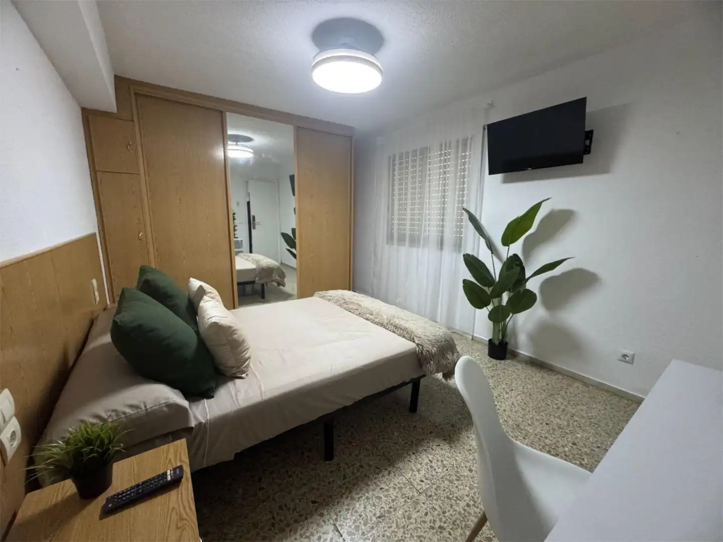 Room in Carrer Magistrat Català, 10, Centro Histórico Bedroom of Flat for share in Gandia with Terrace, Furnished and Balcony