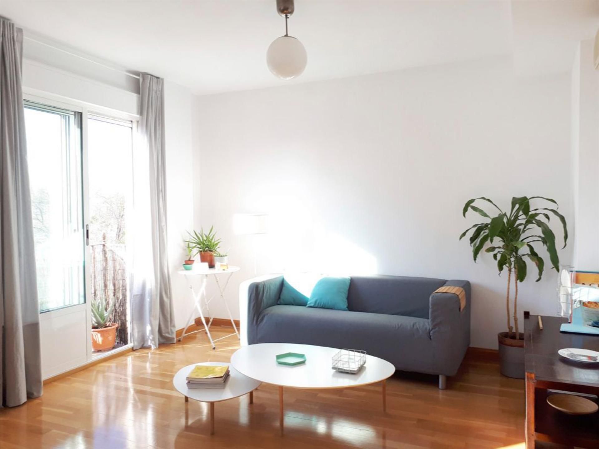 Sala d'estar de Pis de lloguer en  Madrid Capital amb Aire condicionat i Balcó