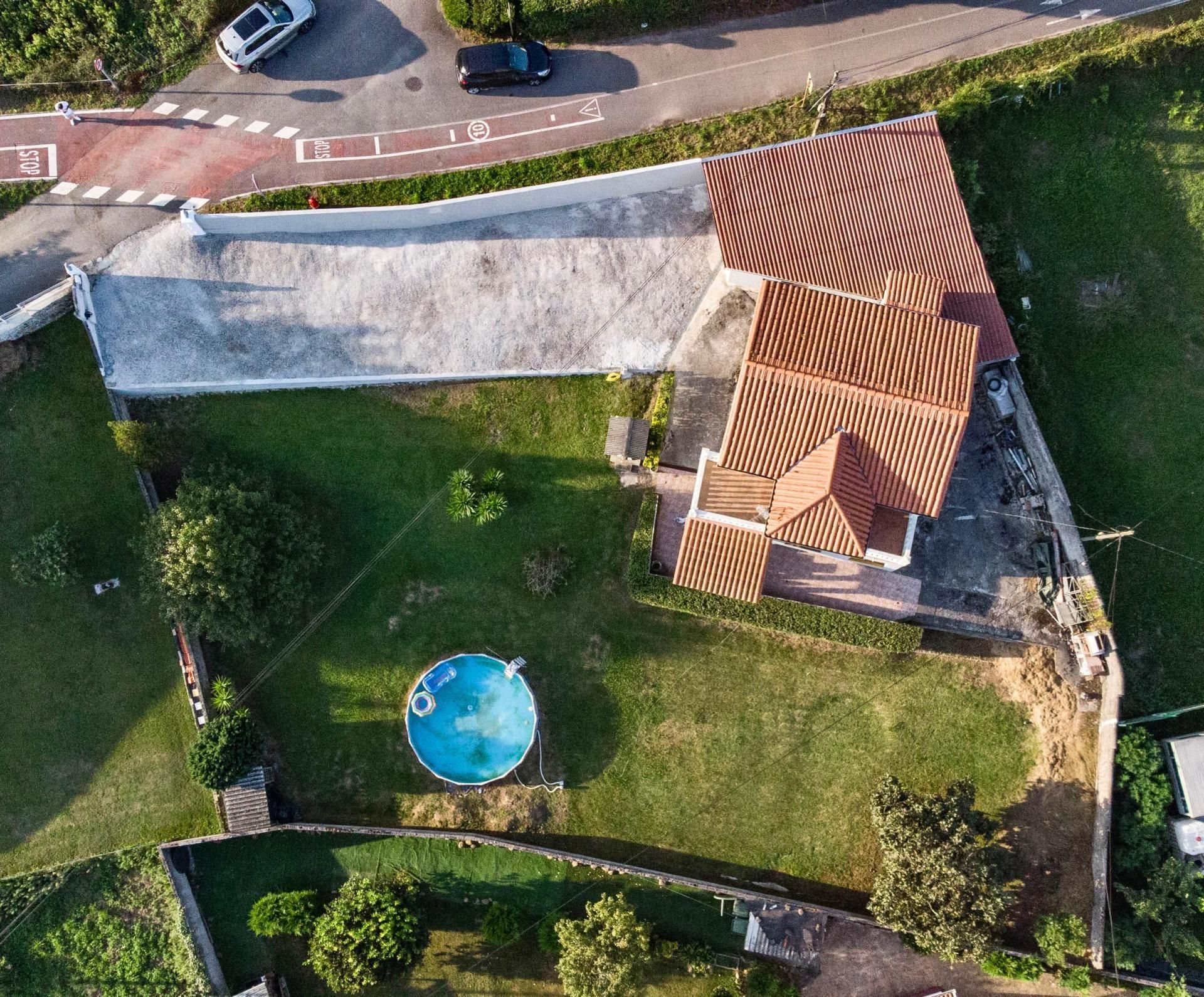 Jardí de Casa o xalet en venda en Torrelavega  amb Terrassa, Piscina i Balcó