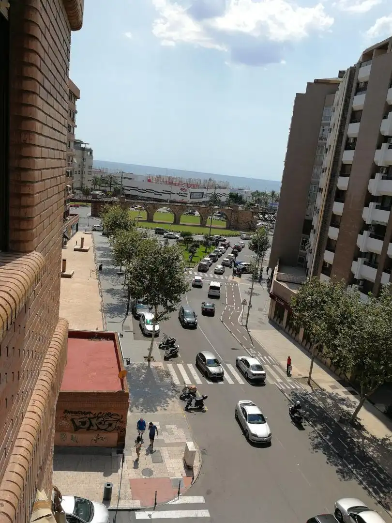 Vista exterior de Pis de lloguer en Almería amb Calefacció, Terrassa i Moblat