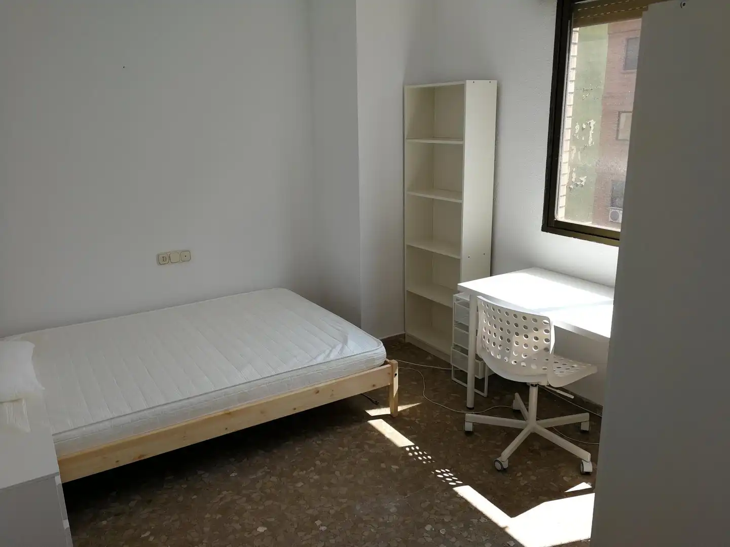 Dormitori de Pis de lloguer en Almería amb Calefacció, Terrassa i Moblat