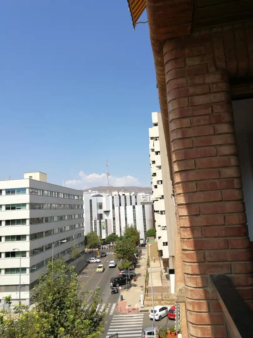 Vista exterior de Pis de lloguer en Almería amb Calefacció, Terrassa i Moblat