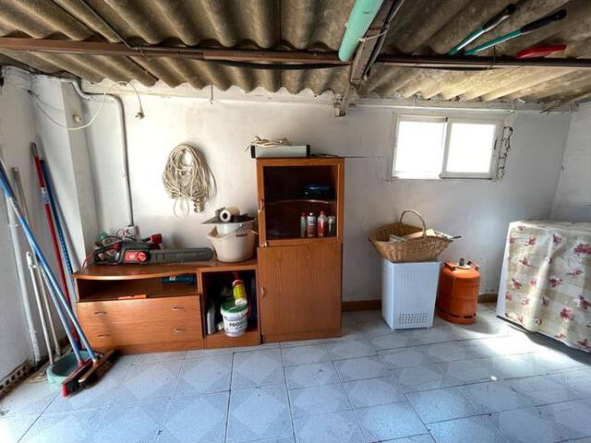 Single-family semi-detached to rent in Montroy