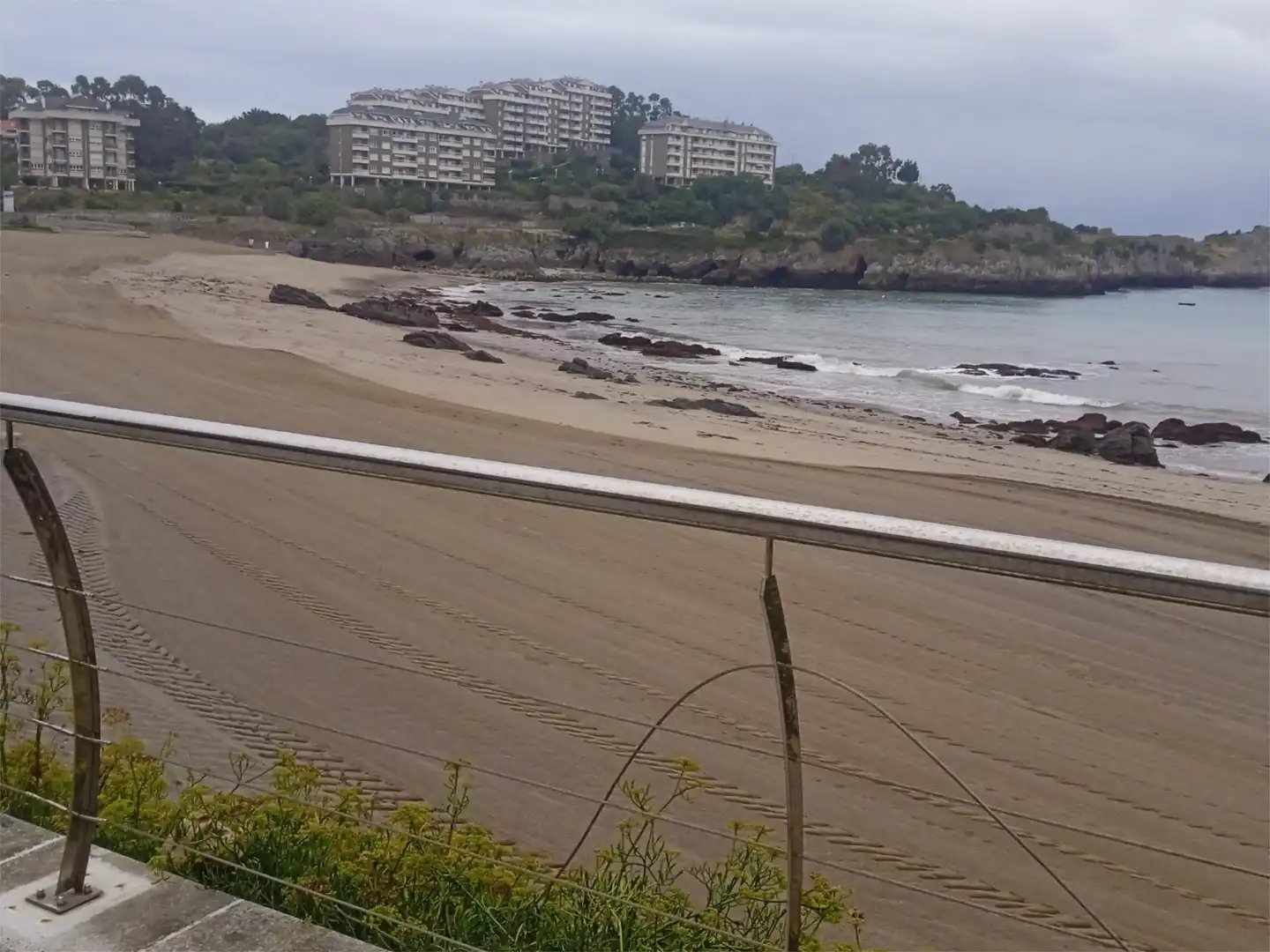 Außenansicht von Wohnung zum Verkauf in Castro-Urdiales mit Terrasse, Schwimmbad und Balkon