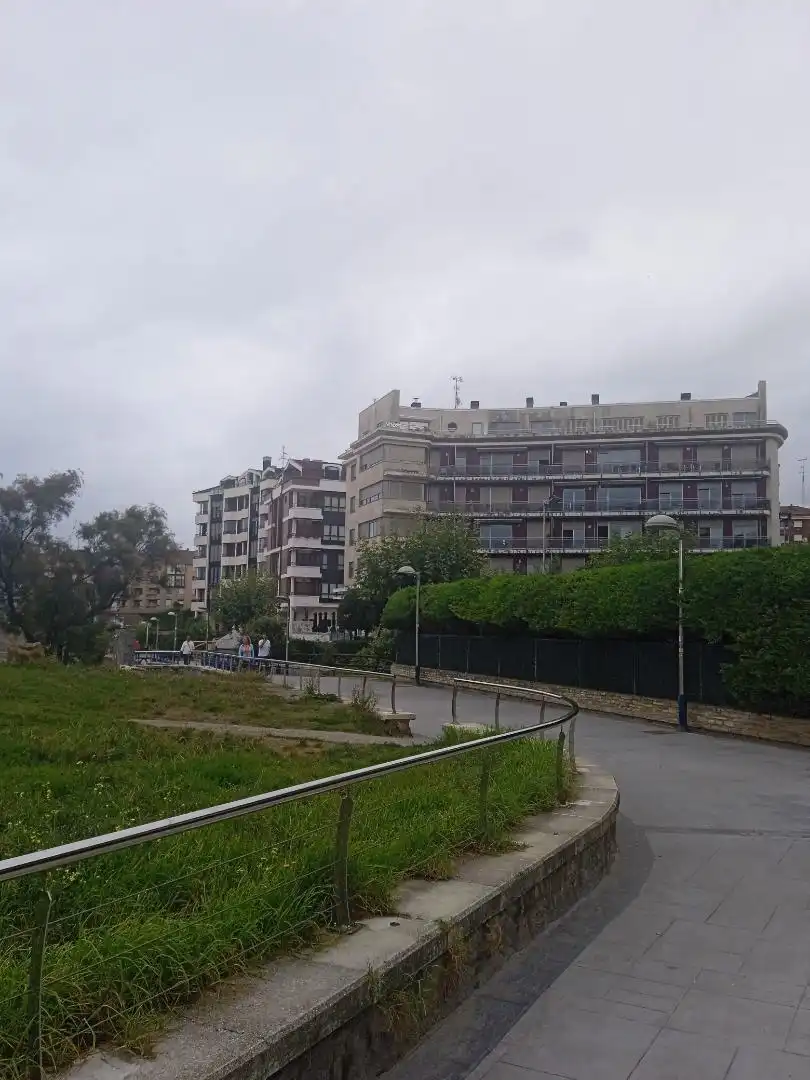 Außenansicht von Wohnung zum Verkauf in Castro-Urdiales mit Terrasse, Schwimmbad und Balkon