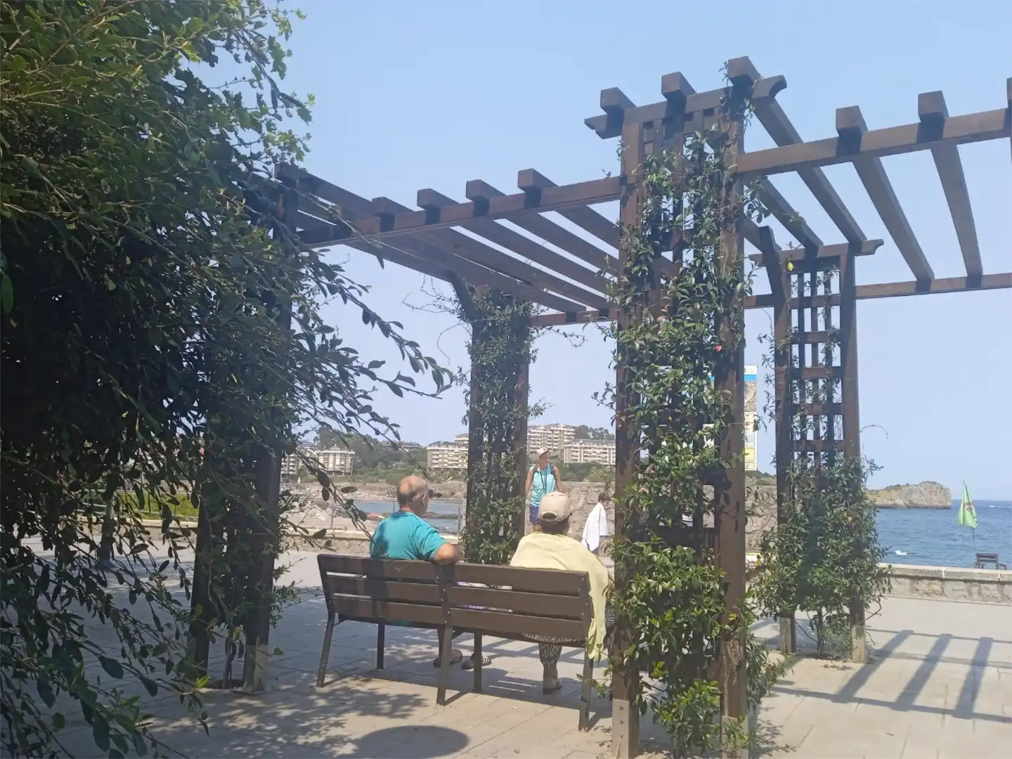 Terrasse von Wohnung zum Verkauf in Castro-Urdiales mit Terrasse, Schwimmbad und Balkon