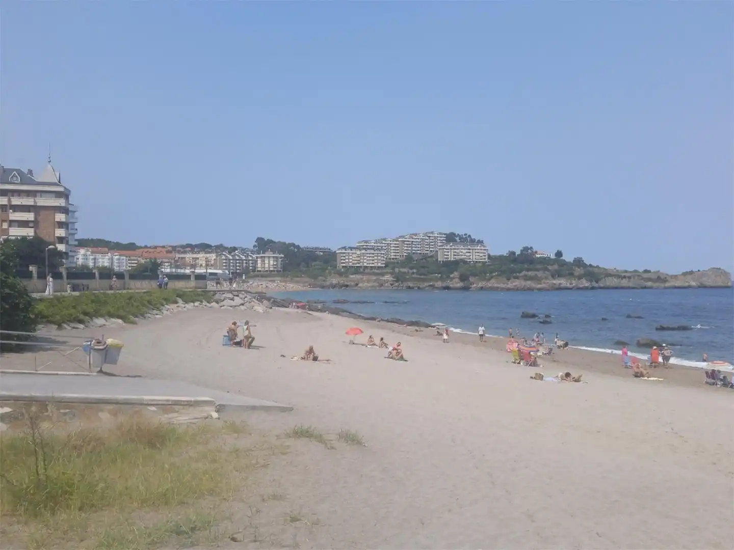 Außenansicht von Wohnung zum Verkauf in Castro-Urdiales mit Terrasse, Schwimmbad und Balkon
