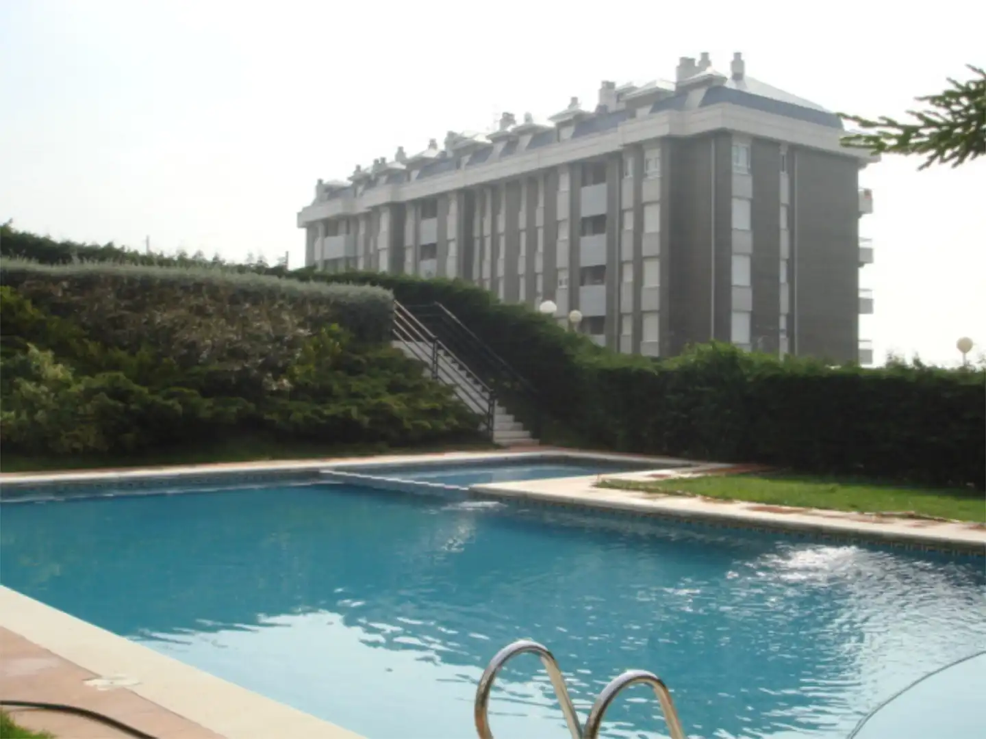 Schwimmbecken von Wohnung zum Verkauf in Castro-Urdiales mit Terrasse, Schwimmbad und Balkon