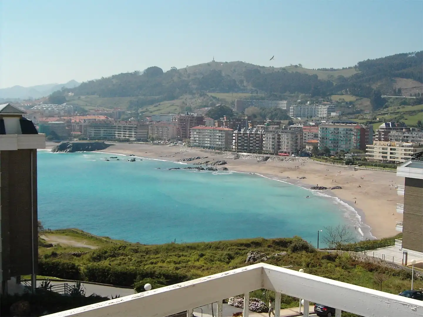 Außenansicht von Wohnung zum Verkauf in Castro-Urdiales mit Terrasse, Schwimmbad und Balkon