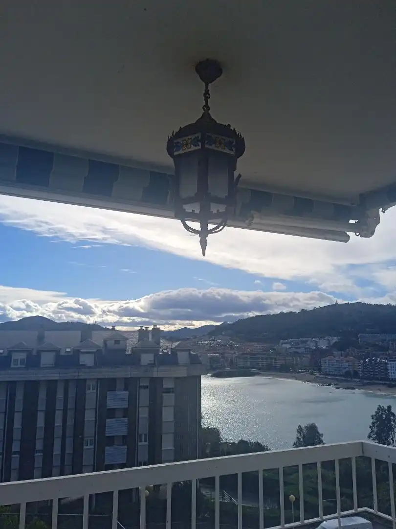 Außenansicht von Wohnung zum Verkauf in Castro-Urdiales mit Terrasse, Schwimmbad und Balkon