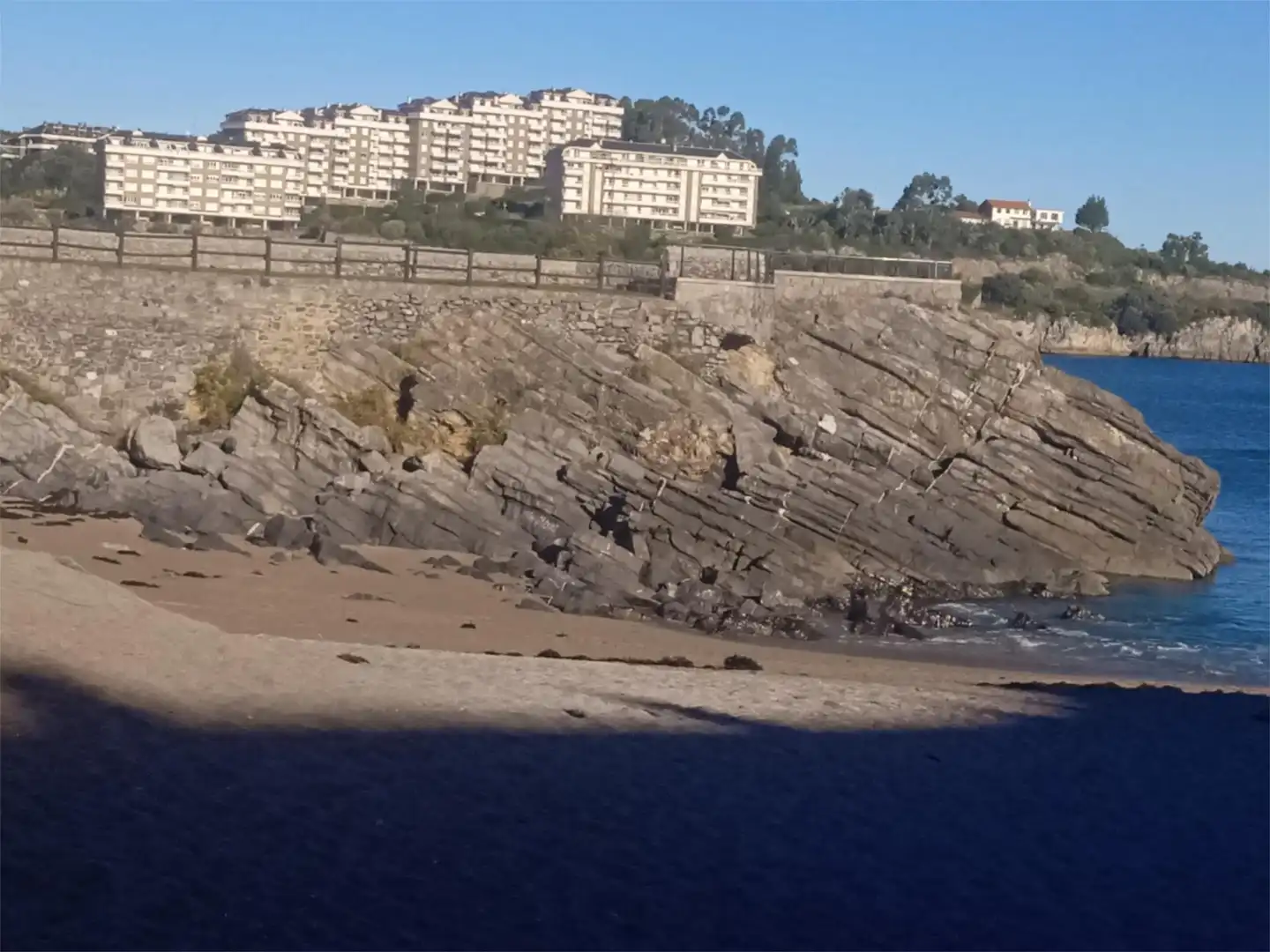 Außenansicht von Wohnung zum Verkauf in Castro-Urdiales mit Terrasse, Schwimmbad und Balkon