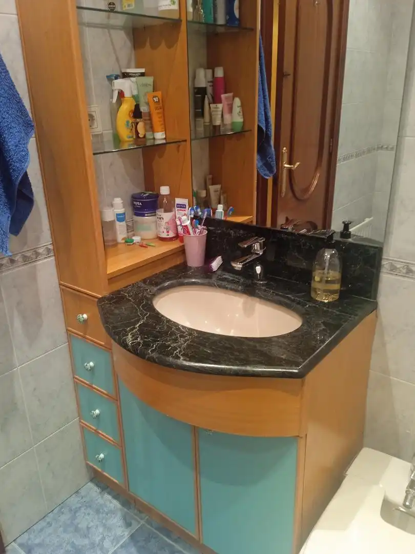 Badezimmer von Wohnung zum Verkauf in Castro-Urdiales mit Terrasse, Schwimmbad und Balkon