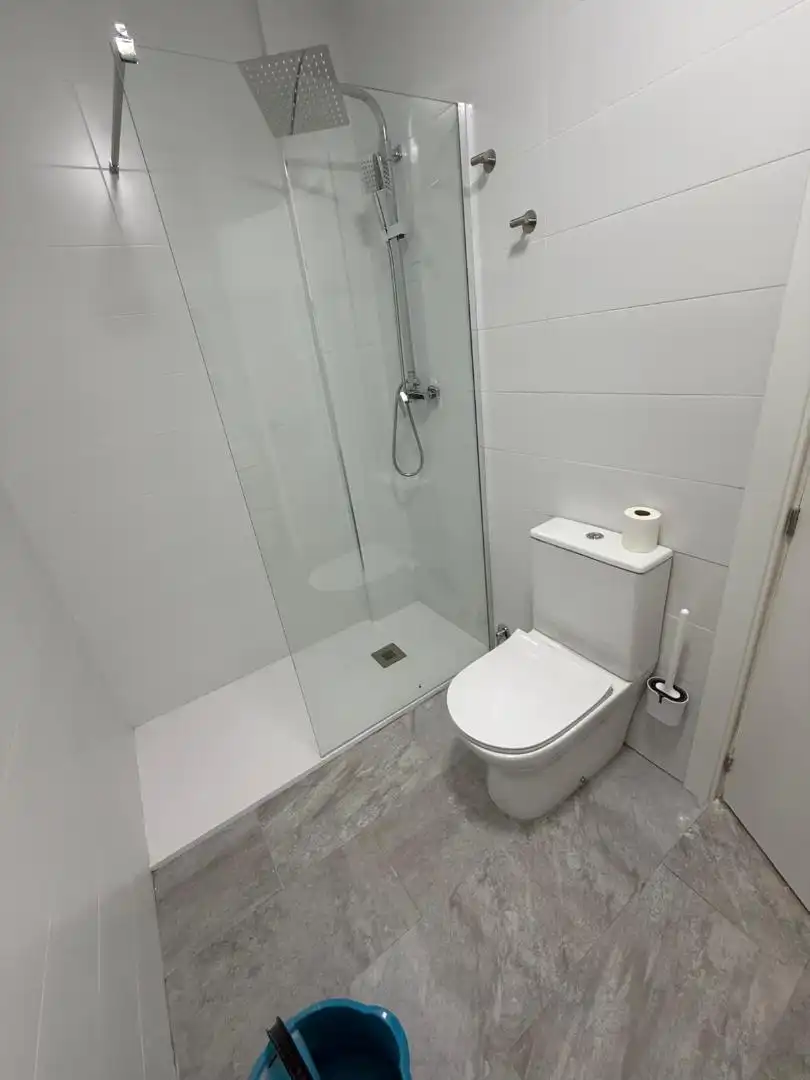 Bany de Pis de lloguer en Granada amb Aire condicionat, Calefacció i Parquet