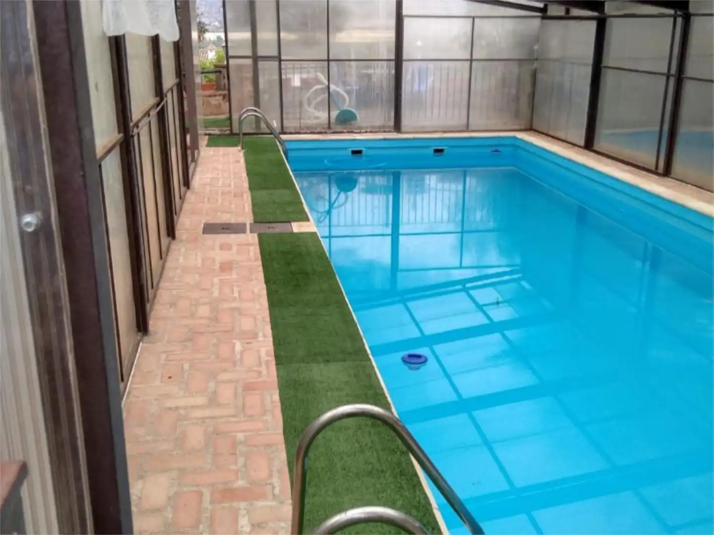 Houses for sale in Calle Oropéndola, 92, Buenavista - Valparaíso - La Legua Swimming pool of Houses for sale in Toledo with Air Conditioner, Heating and Private garden