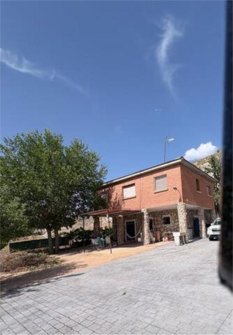 Vista exterior de Casa adosada en venta en Hontoba con Terraza, Piscina y Amueblado