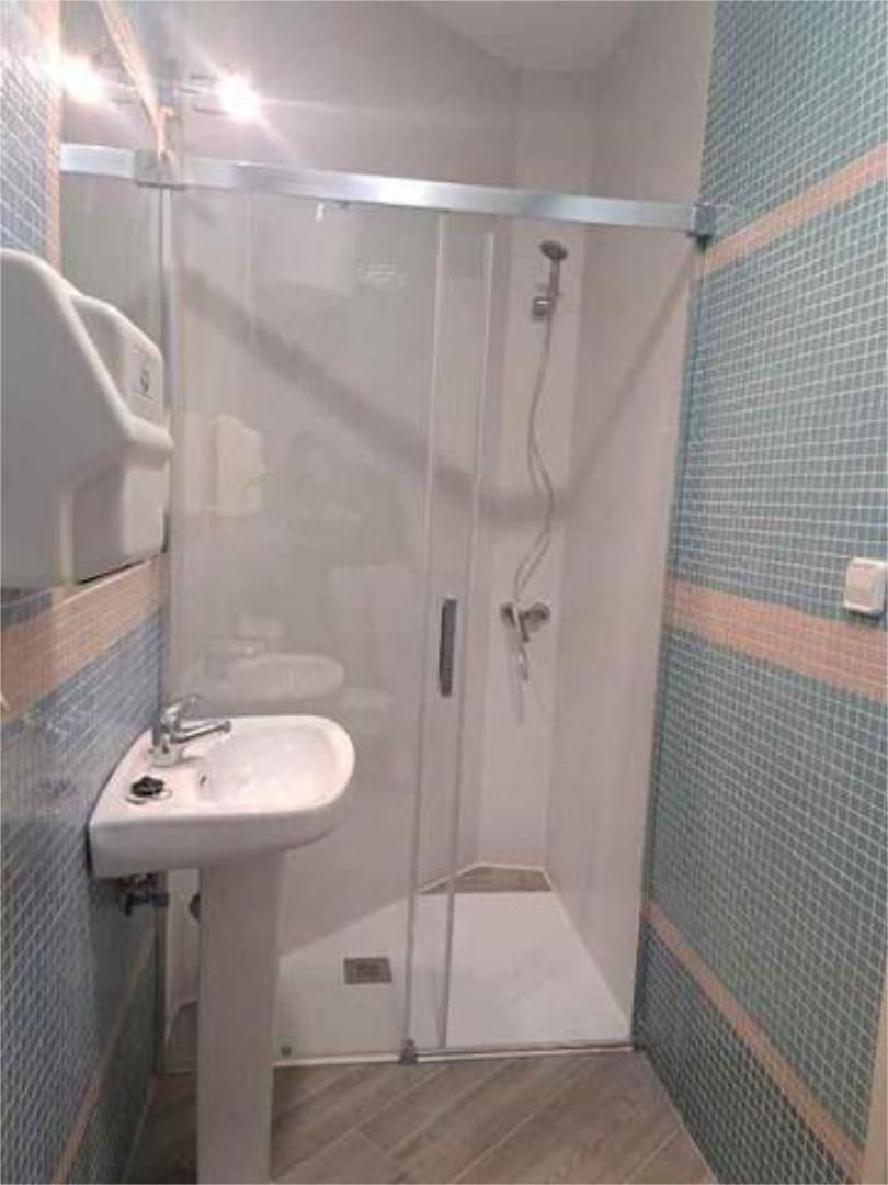 Bany de Estudi de lloguer en  Almería Capital amb Calefacció i Moblat