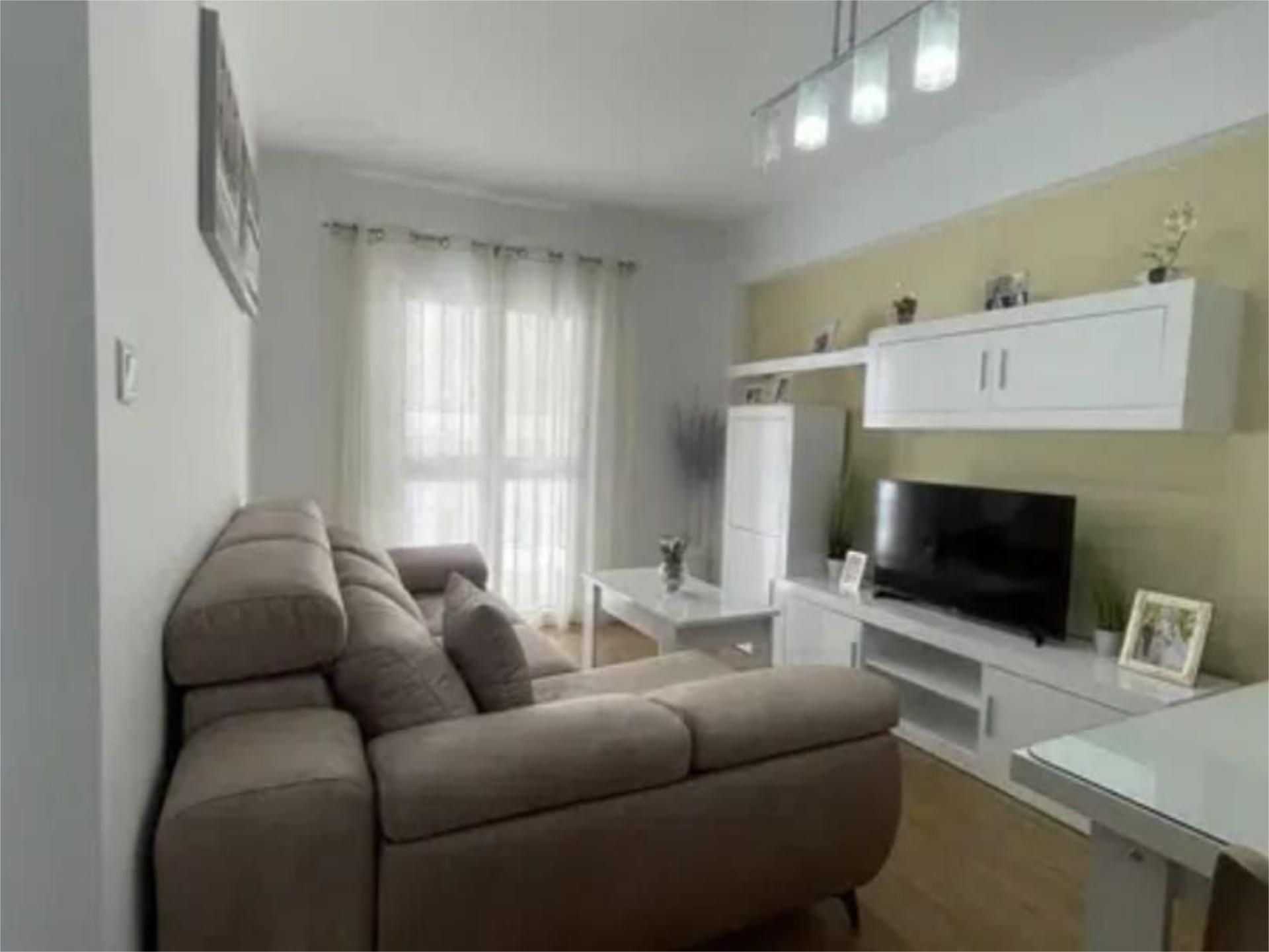 Sala d'estar de Pis de lloguer en Nerja amb Parquet, Moblat i Balcó