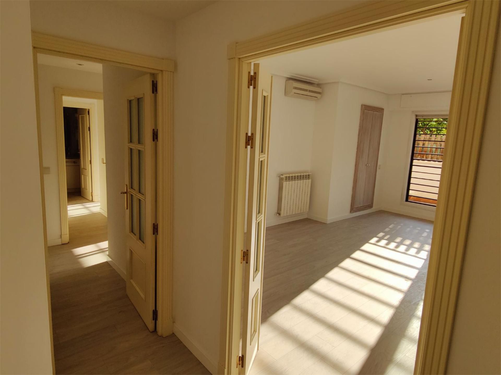 Flat to rent in  Madrid Capital  with Air Conditioner, Heating and Private garden