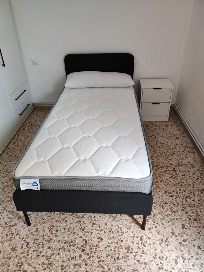 Dormitori de Pis per a compartir en Constantí amb Aire condicionat, Moblat i Forn