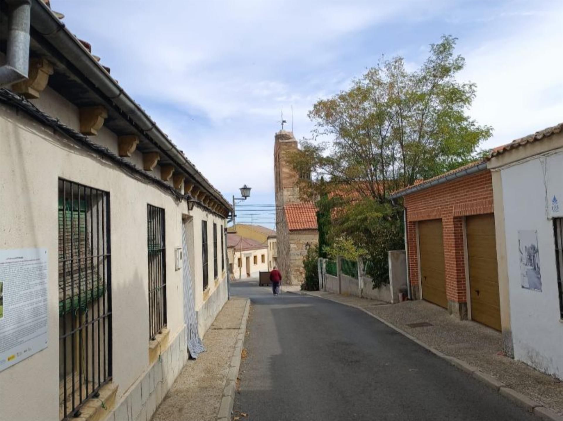 Vista exterior de Casa adosada en venda en Marugán amb Jardí privat