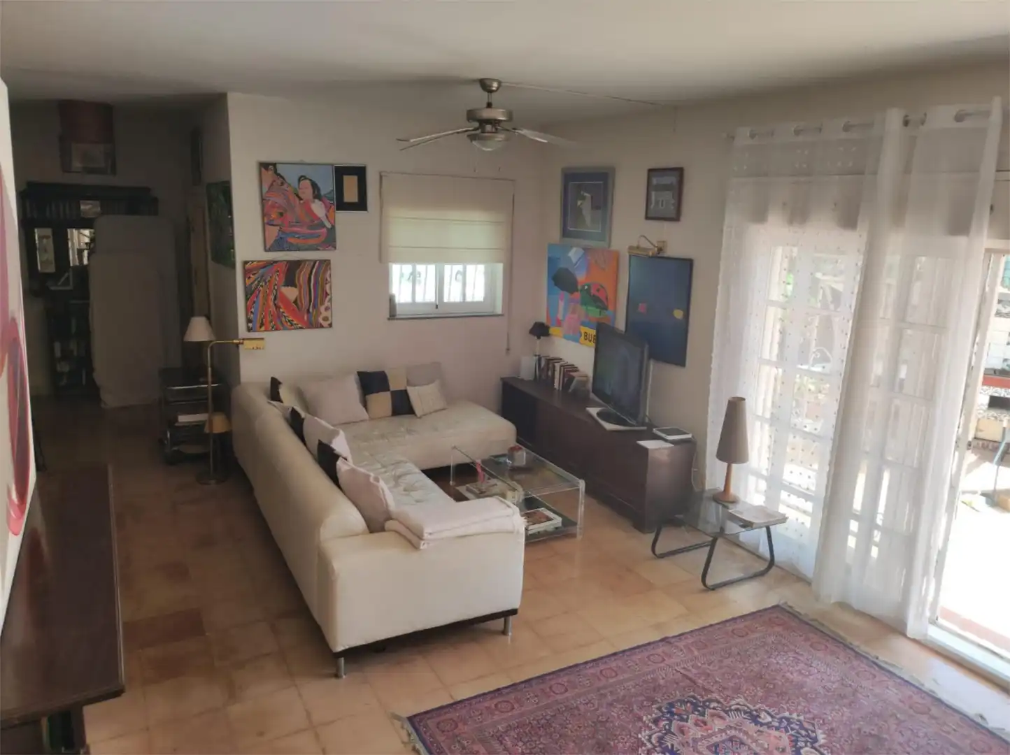 Pis de lloguer a Calle las Jacarandas, 2, Solymar Sala d'estar de Pis de lloguer en Benalmádena amb Aire condicionat, Calefacció i Jardí privat