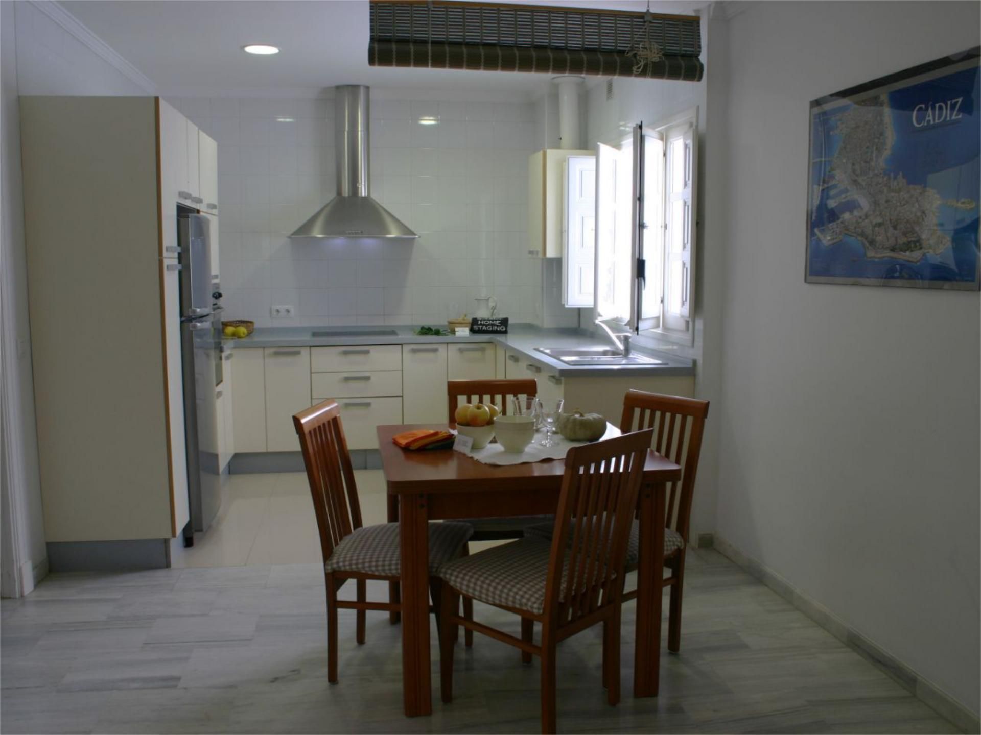 Cuina de Apartament de lloguer en  Cádiz Capital amb Aire condicionat, Calefacció i Moblat