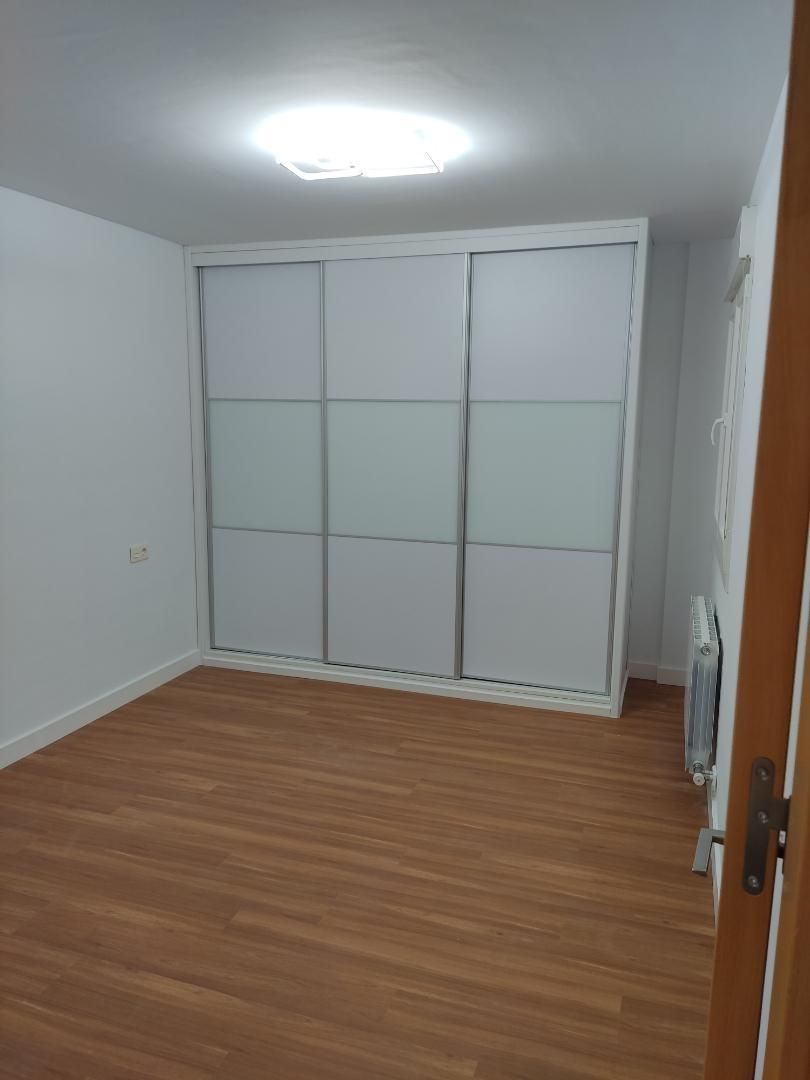 Dormitori de Pis de lloguer en Las Gabias amb Aire condicionat, Calefacció i Parquet