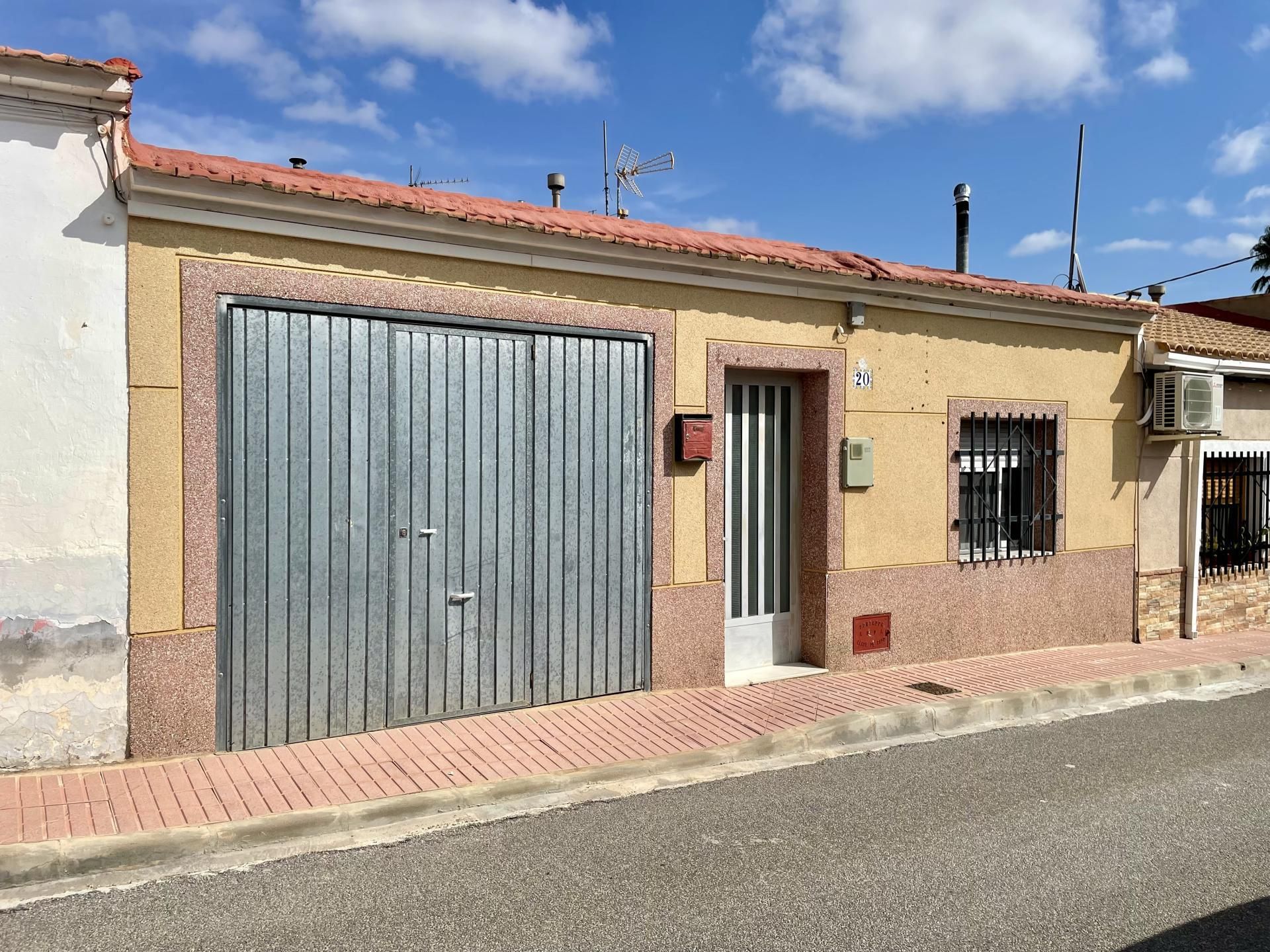 Vista exterior de Planta baja en venta en Salinas con Calefacción, Trastero y Amueblado