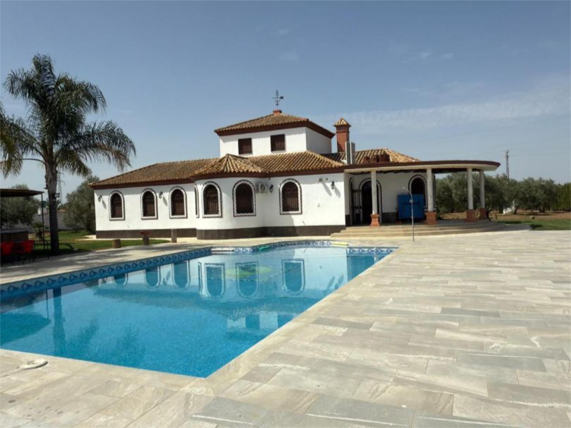 Piscina de Casa o xalet en venda en Utrera amb Aire condicionat, Calefacció i Jardí privat