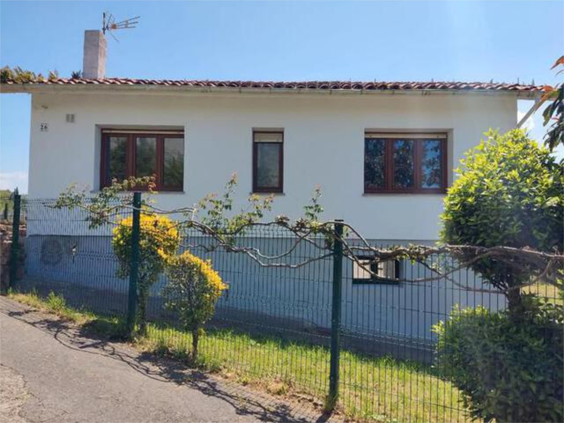 Vista exterior de Casa o xalet de lloguer en Villaviciosa amb Jardí privat, Terrassa i Es permeten mascotes