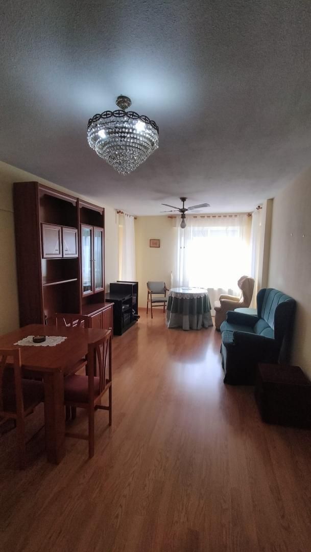 Sala d'estar de Pis de lloguer en Terradillos amb Calefacció, Parquet i Moblat